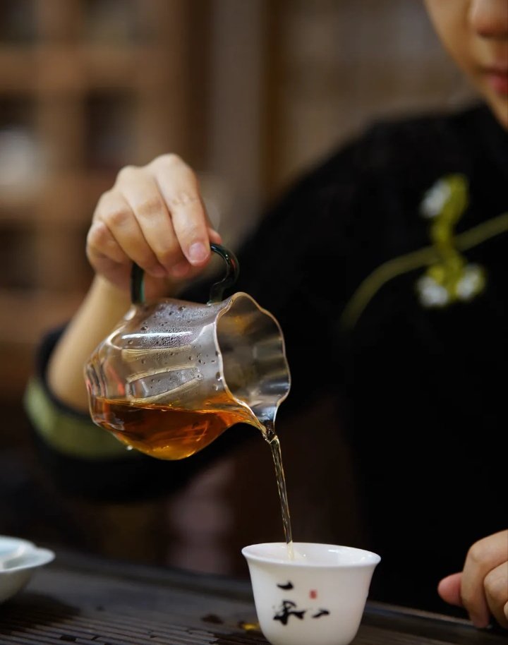 喝茶最新的联系方式如何约到鸡公司/喝茶最新的联系方式咋约得便宜的鸡怎么约/约的鸡公司fds